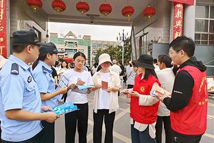 斯奈德：亨特今天投进了很多球 防守也是一如既往的稳定